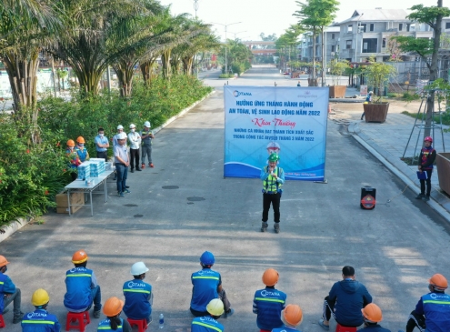 Ban ĐHDA Ecogarden trao thưởng cá nhân xuất sắc trong công tác ATVSLĐ tháng 3